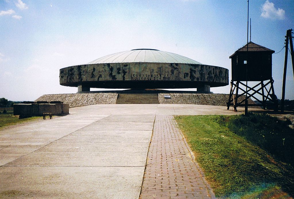Memorijalo (CC BY-SA 3.0, Messer Woland, Wikepedia)
