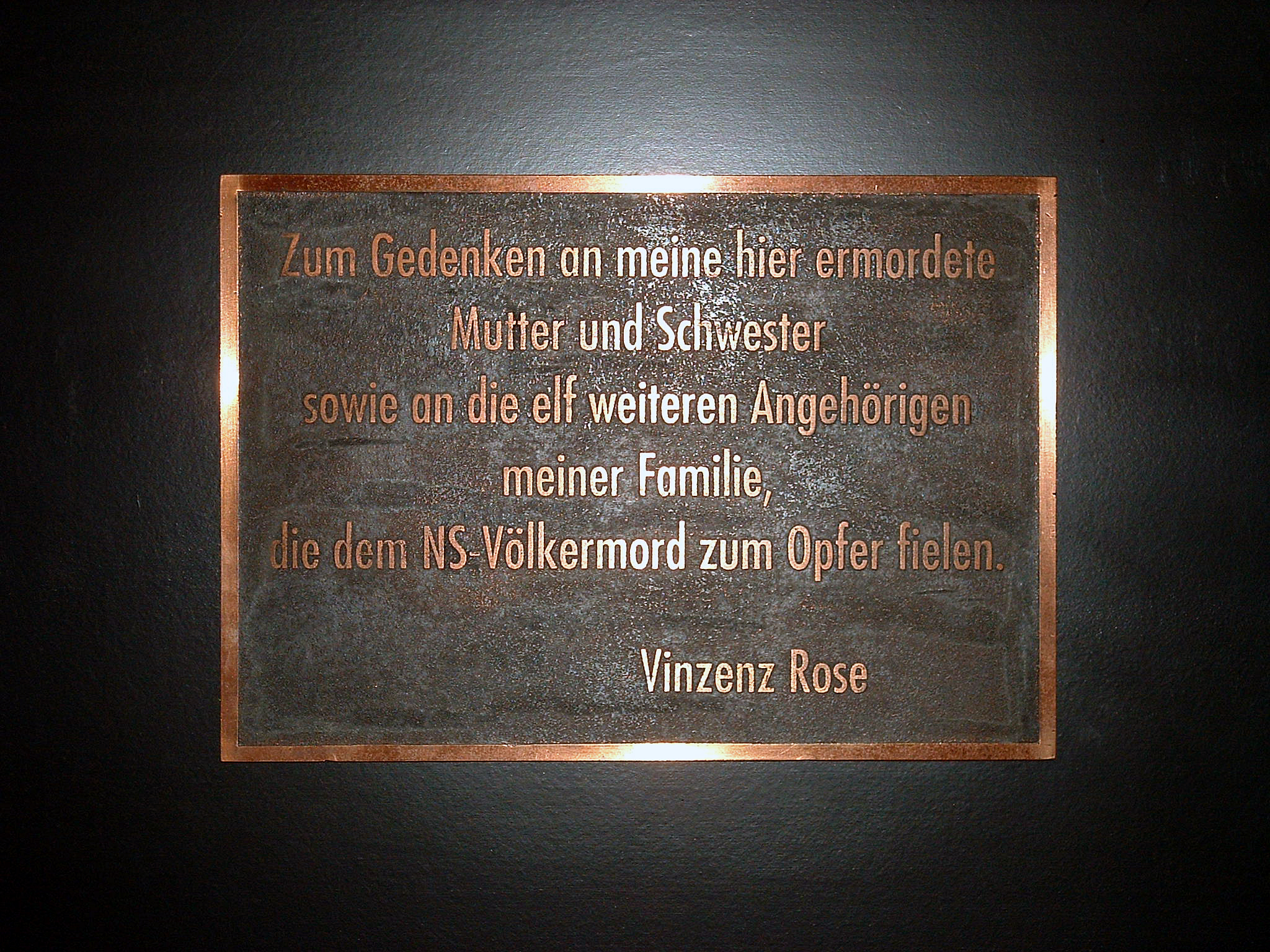 Memorial Room for the murdered Sinti and Romani People (© 2008, Documentation and Cultural Center of German Sinti and Roma)