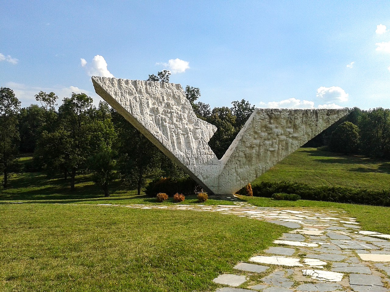 Šumarice Memorial Park 
(CC BY-SA 3.0, Nevena Dugalić, Wikipedia)