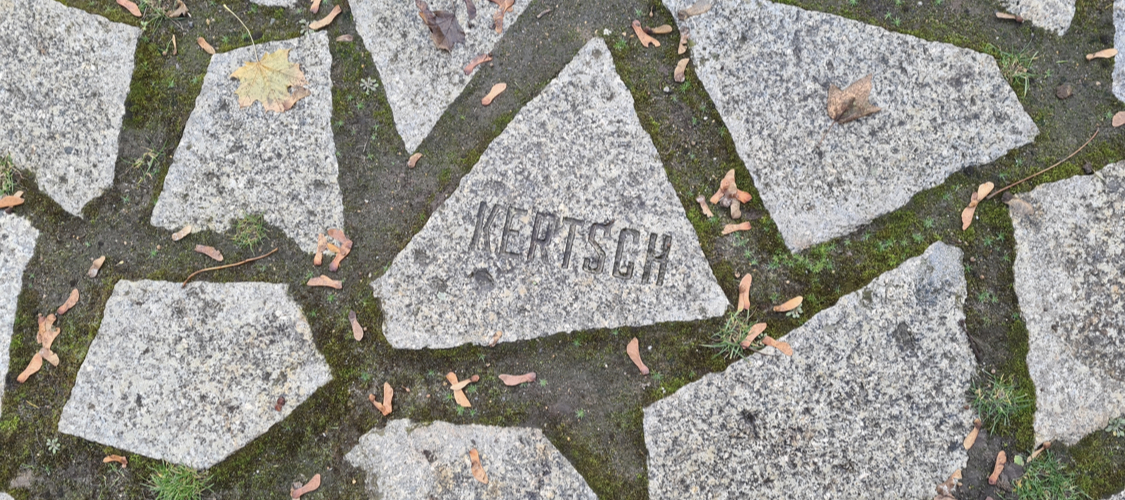 Stone plate at the Memorial (© 2023, RomaniPhen e.V.)