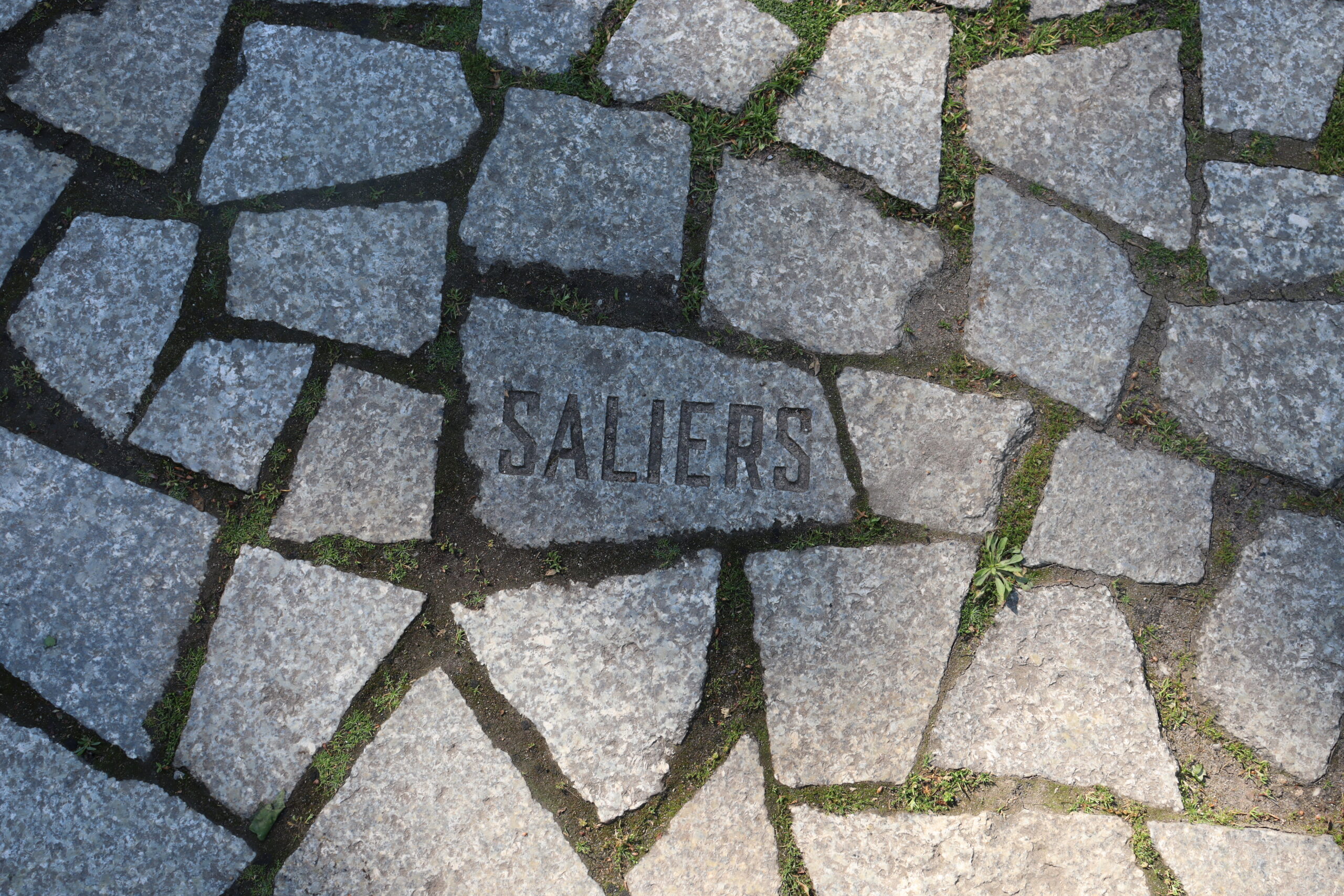 Stone plate at the Memorial (© 2023, RomaniPhen e.V.)