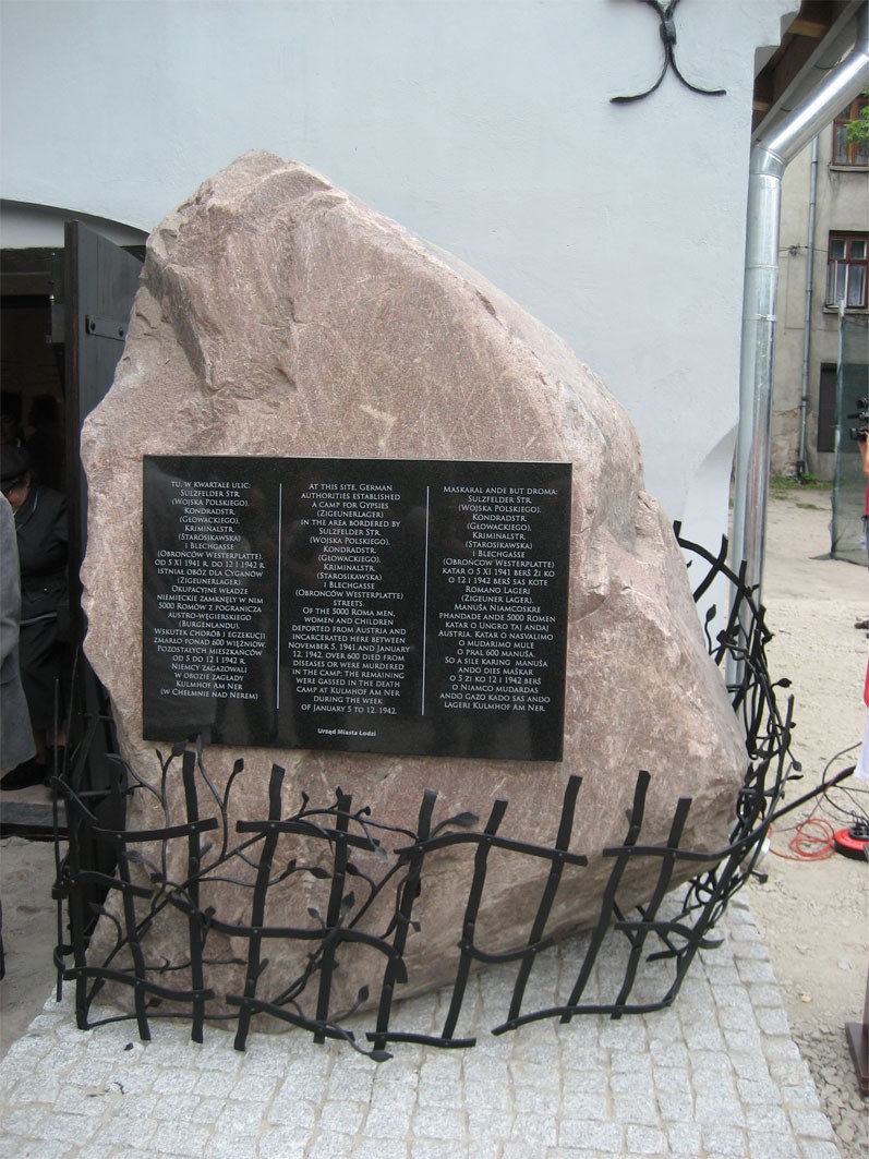 Memorial to the Sinti and Romani people who died and were deported in the "Gypsy Ghetto" in Łódź (© Documentation and Cultural Center of German Sinti and Roma)